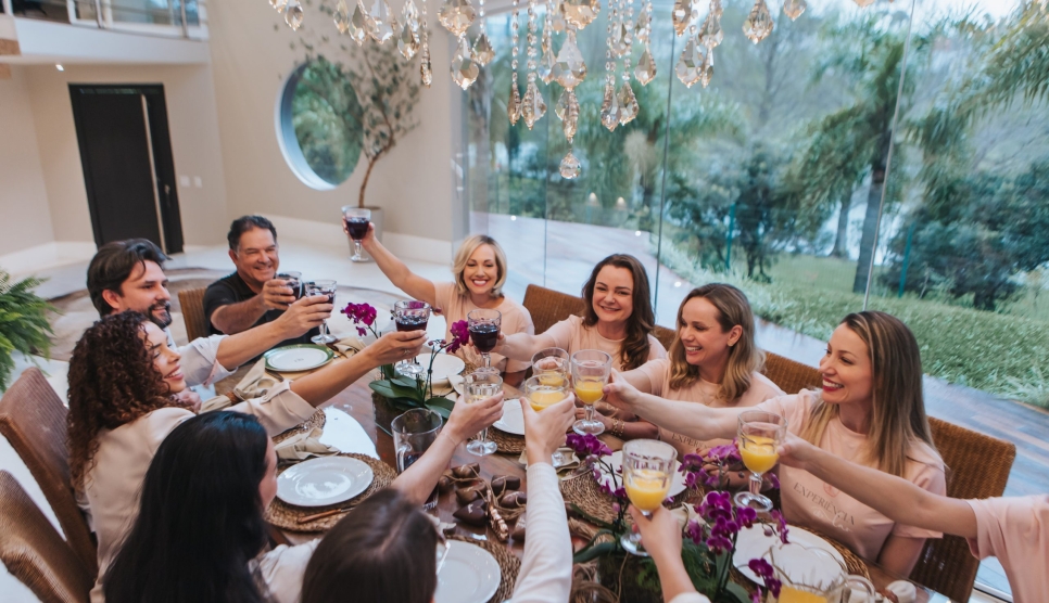 A importância da mesa: princípios bíblicos sobre reunir a família e dicas para aumentar a conexão entre as pessoas